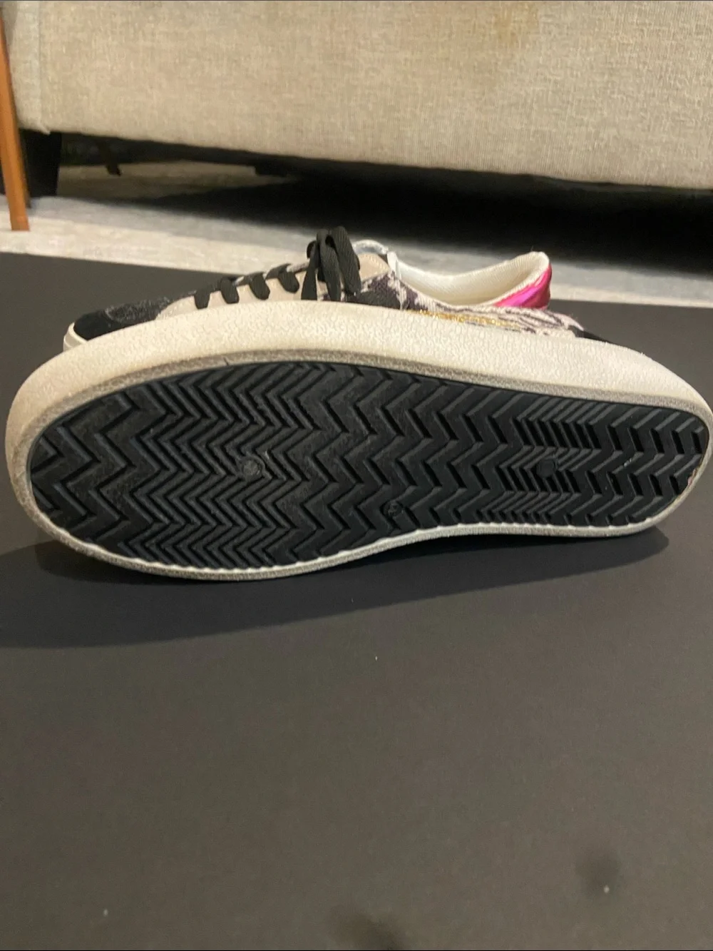 Leopard Accent Glitter Toe Sneakers - Black & Cream